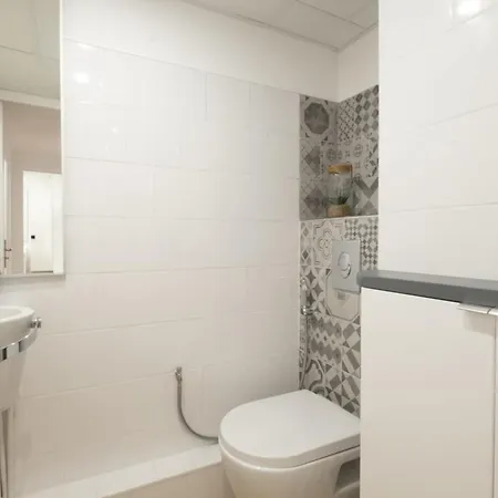 Appartamento Comfy With Residential Swimming Pool *