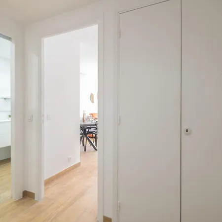 Appartamento Comfy With Residential Swimming Pool