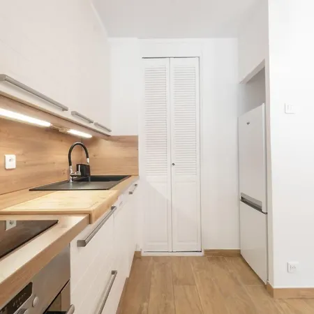 Appartamento Comfy With Residential Swimming Pool