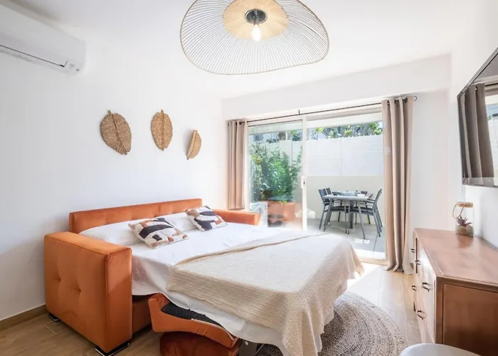 Comfy With Residential Swimming Pool 公寓 *