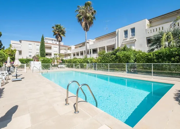 Comfy With Residential Swimming Pool 公寓 *