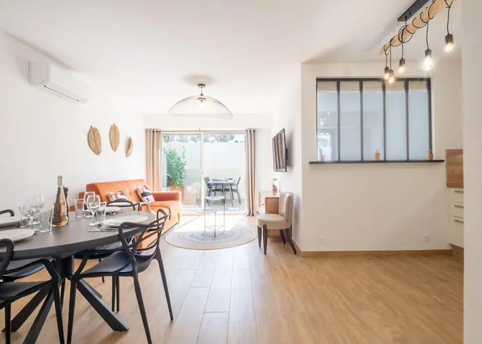 Comfy With Residential Swimming Pool 公寓 *